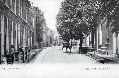 11833 Gezicht in de Herenstraat te Rhenen, uit het oosten.